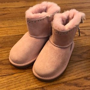 UGG Dixi Flora boots, never worn!